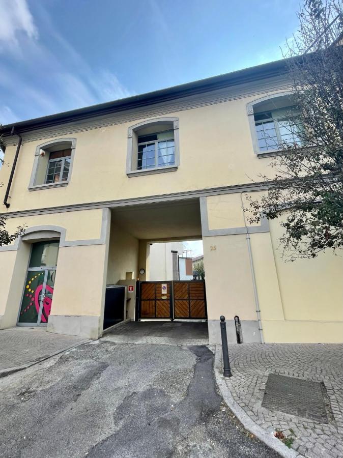 Luxury Four-Room Apartment In Monza Centro - 2 Min Walk To Train Station Екстер'єр фото