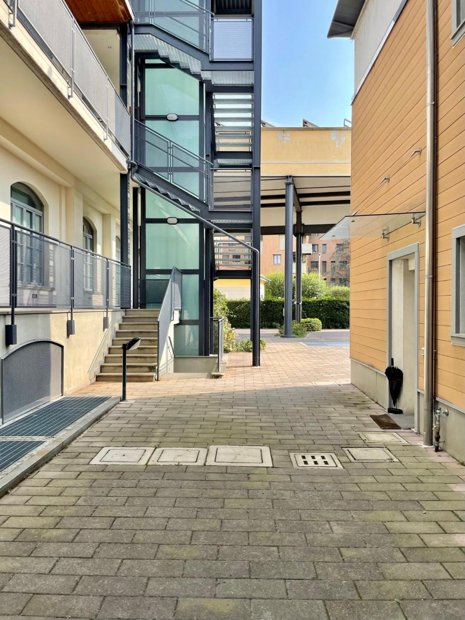 Luxury Four-Room Apartment In Monza Centro - 2 Min Walk To Train Station Екстер'єр фото