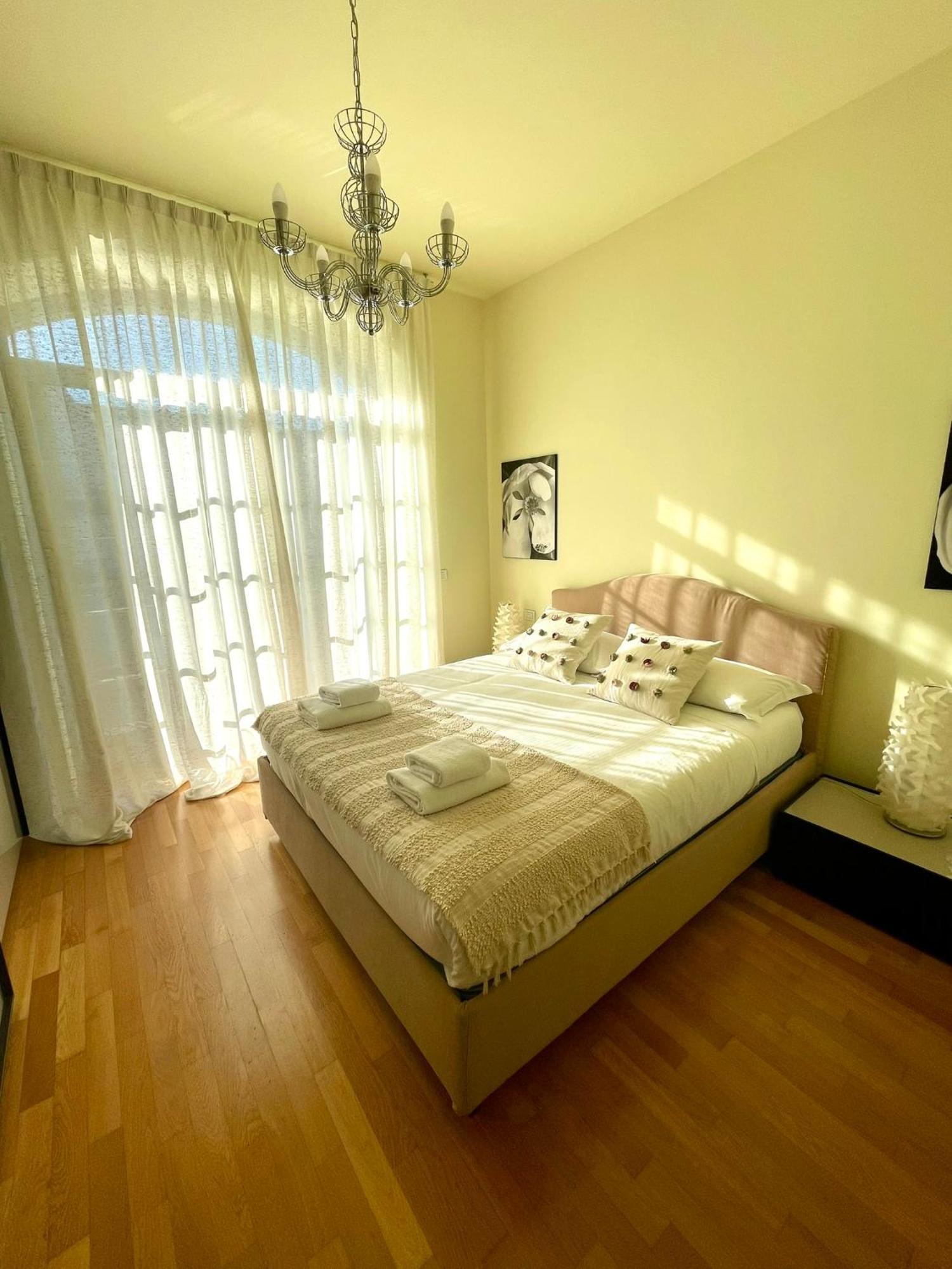 Luxury Four-Room Apartment In Monza Centro - 2 Min Walk To Train Station Екстер'єр фото